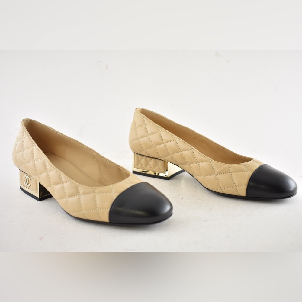 Chanel 24B Beige Lambskin Quilted Black Cap CC Logo Gold Block Heel Pumps 37.5 - Picture 4 of 16